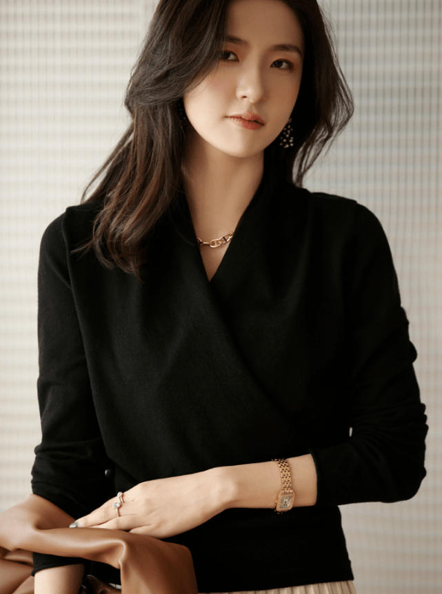 美人|轻轻浅浅的道出，千万美人的思绪万千，却不想，触动了谁的心弦