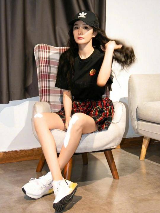 教科书|行走的教科书,杨幂的搭配很值得借鉴,时尚潮流又百搭