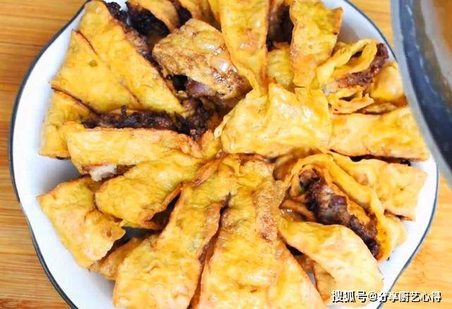 美食|洋葱这样做实在是太好吃了，不炒不凉拌，我家一周吃5次不嫌多