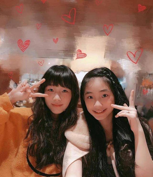 黑色|小S有盼头了！仨女儿太时髦，大女儿资源爆棚二女儿不再是小透明