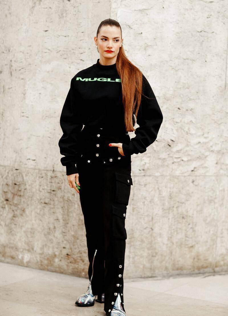 皮草搭配什么裤子合适 4430b8322f164e6786692a7df2fdfd6b.jpeg