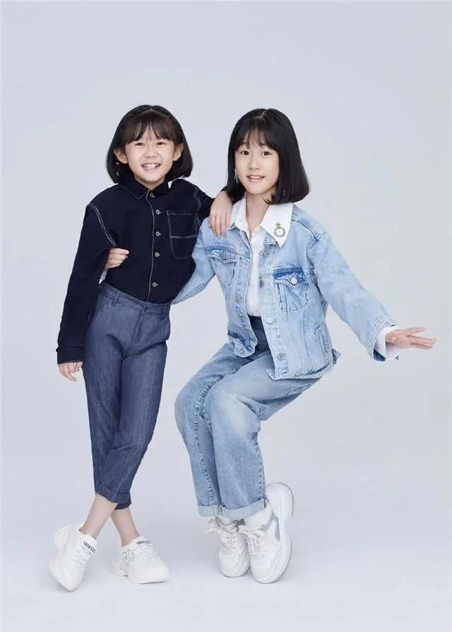 鲍蕾|陆毅女儿跟鲍蕾合照！贝儿穿碎花裙手臂修长显淑女，妹妹发型真土
