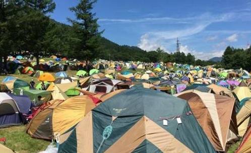 夏夜、星空、帐篷与音乐的碰撞，白马山七夕音乐季火热进行中