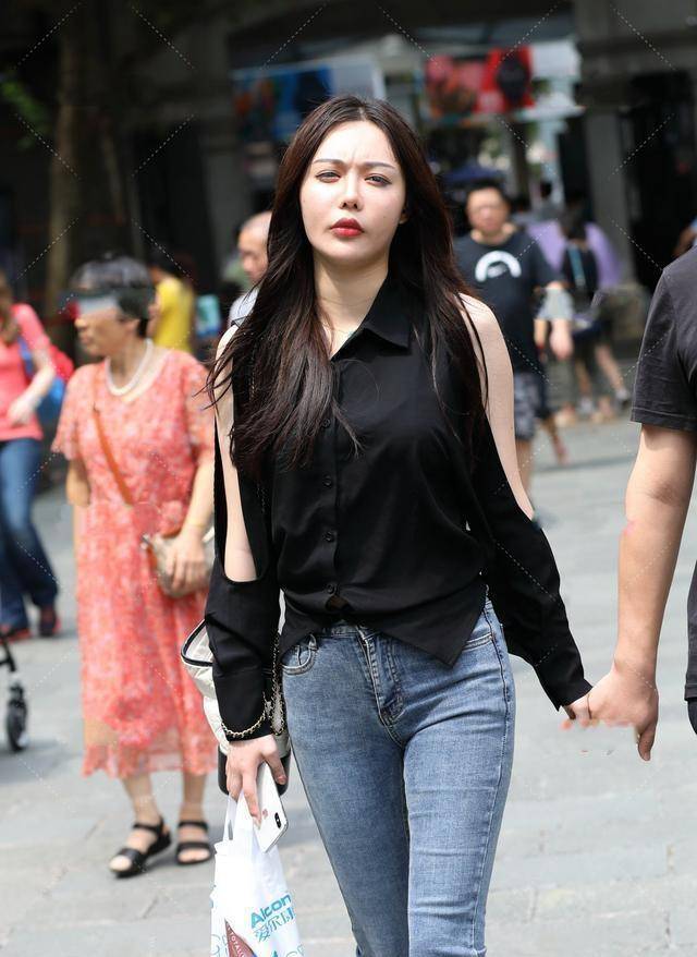 黑色|黑色日系长袖搭配蓝色青春打底裤，秀出身材，又瘦又美