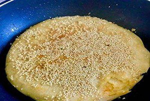 做法|2张饼1个咸蛋，“咸蛋饼”10分钟搞定全家早餐，不愁没新意