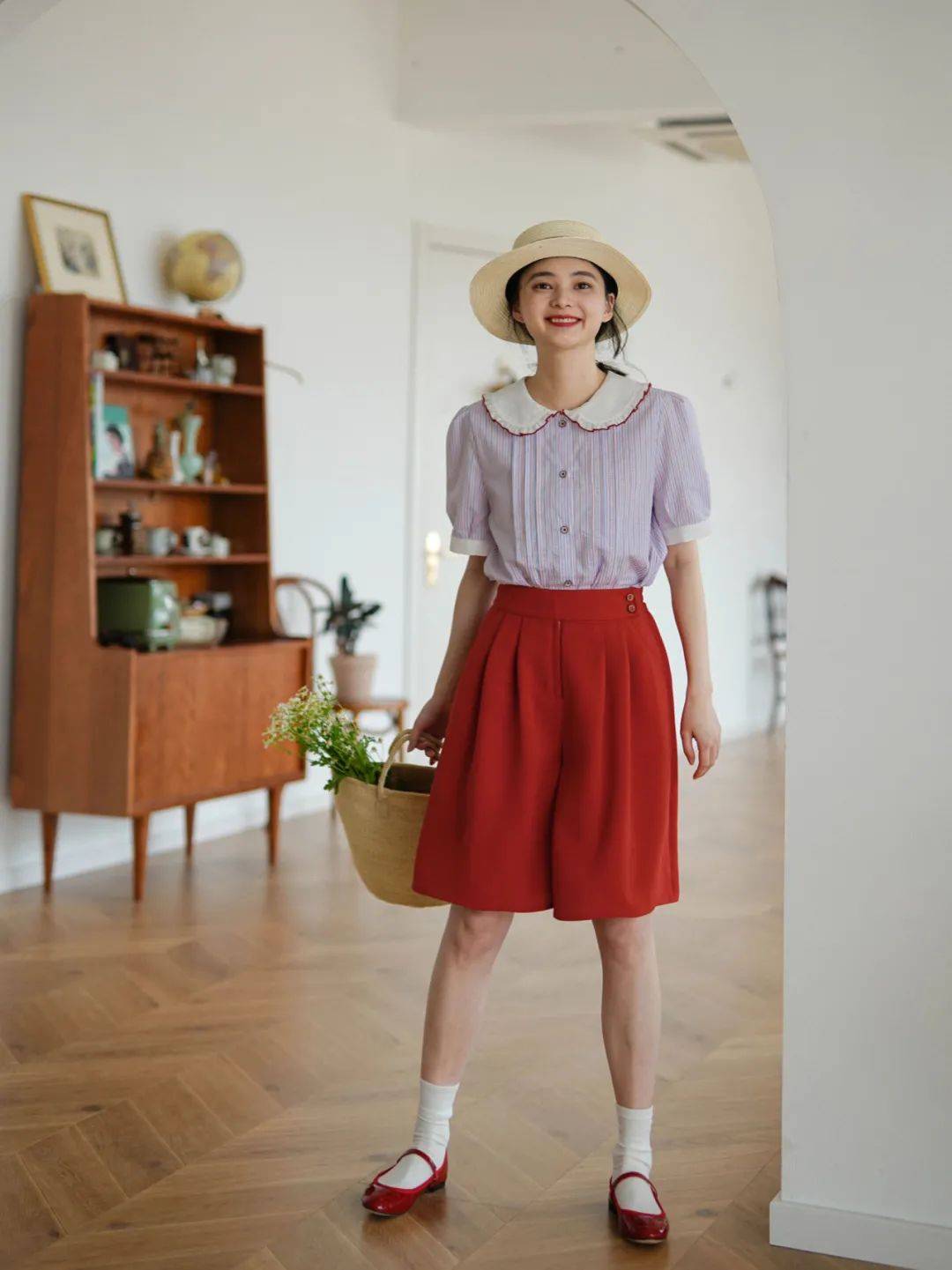 配饰|基础款的衣服究竟怎么穿时髦,怎么穿高级?