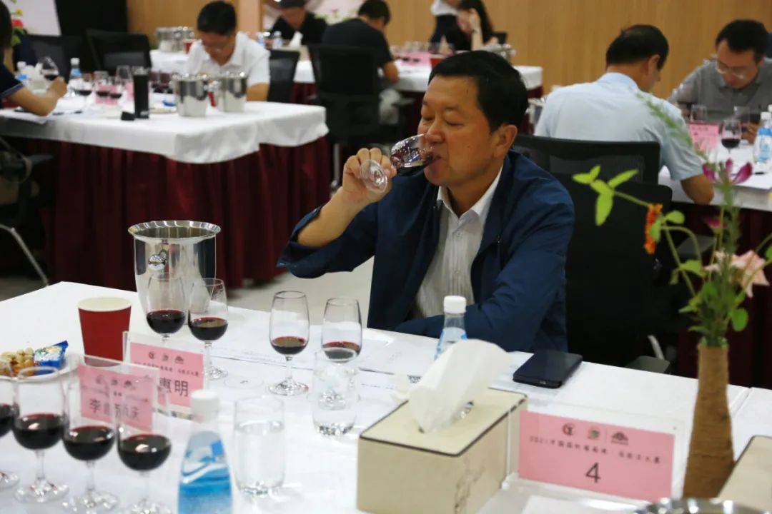 摘金|實至名歸！尼雅傳奇摘金2021中國國際葡萄酒·馬瑟蘭大賽