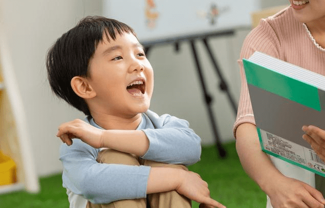 班里|公立幼儿园一个月八九百,私立幼儿园一个月两三千,有什么区别?