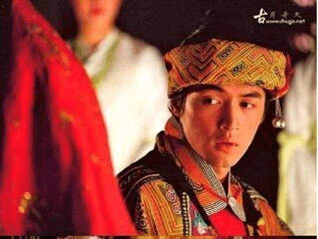 男星|古装红衣美男，龚俊、杨洋、肖战等男星，谁是你心头的朱砂痣？