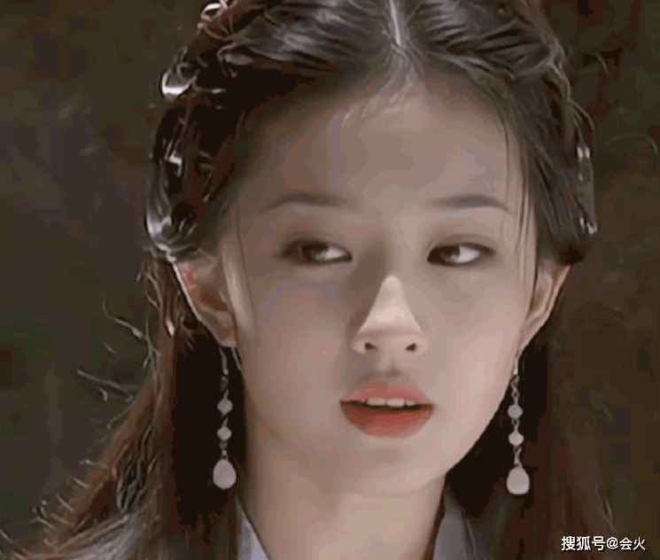 长裙|刘亦菲深夜与好友聚餐，穿宽松长裙身材比例五五分，双腿白皙粗壮