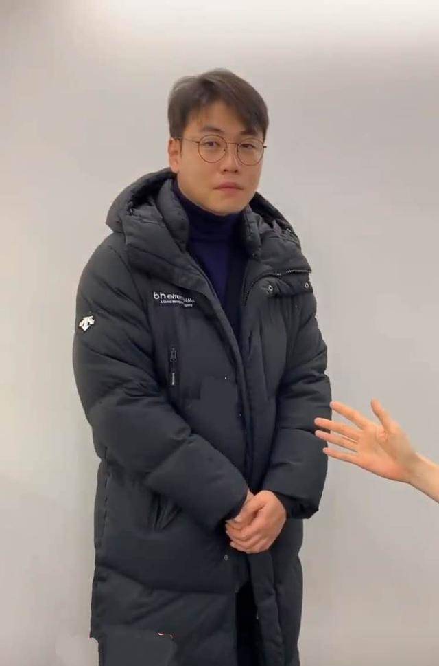 发型|夏瓷炫换新发型美爆！男发型师是发小，经纪人曝光比于晓光还要帅