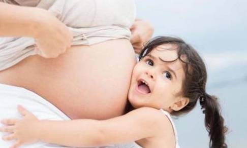 因为|婆婆赌气44岁生二胎，和儿媳同一天进产房，宝宝降生后全家乱套