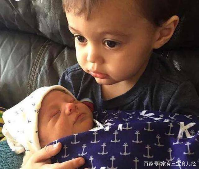 因为|不是大宝“自私”，家有二胎才知道，父母的心其实一直都是“偏”的