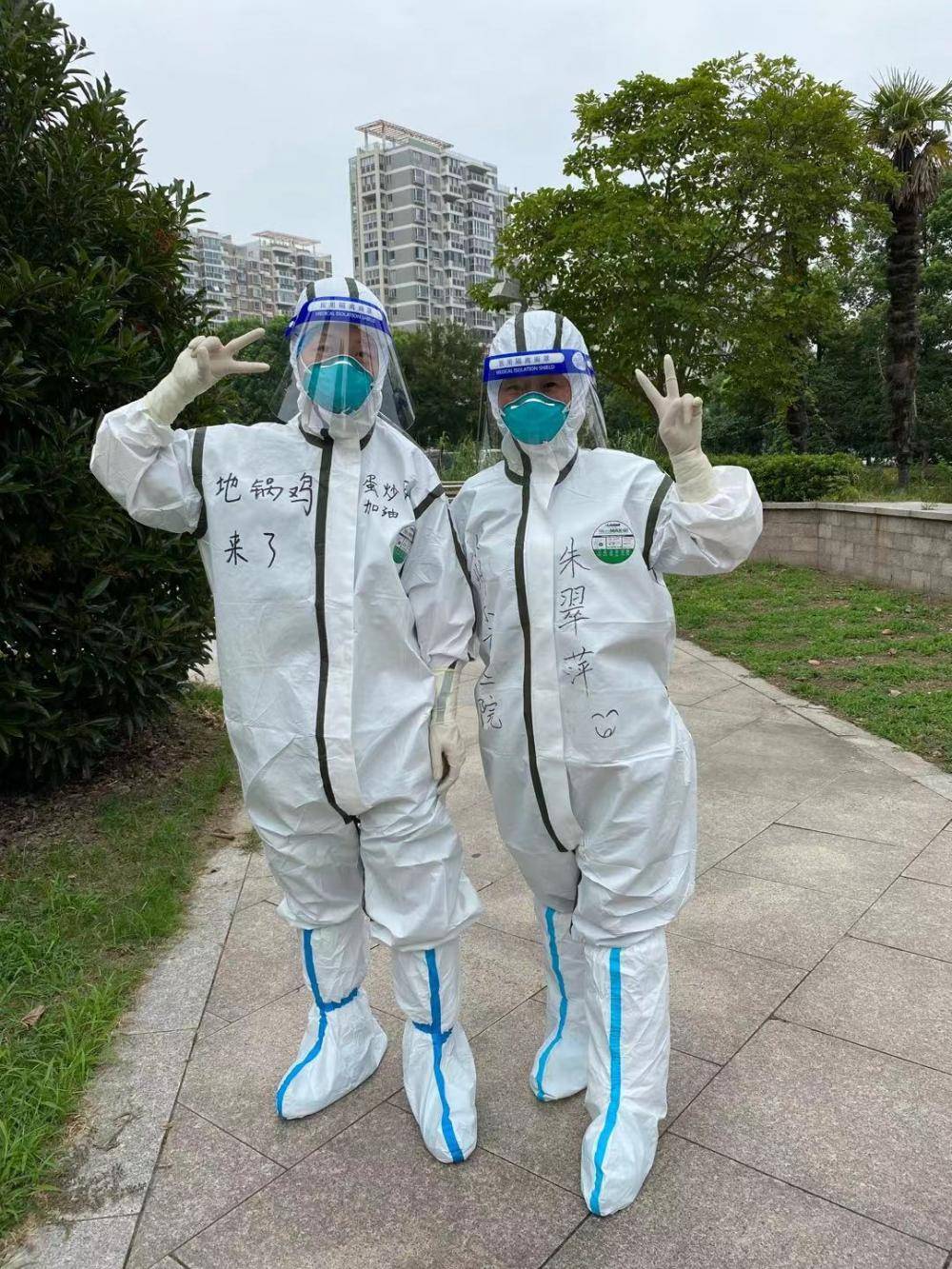 采样|徐州市东方人民医院援扬采样队员中成立党员先锋队——让党旗高扬在抗疫一线