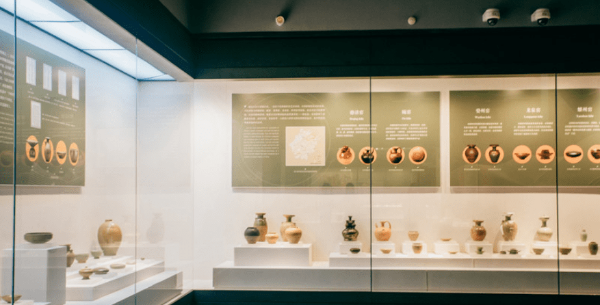 走进慈溪越窑青瓷博物馆,近距离欣赏着青瓷的构造,慈溪的上林湖蕴藏着