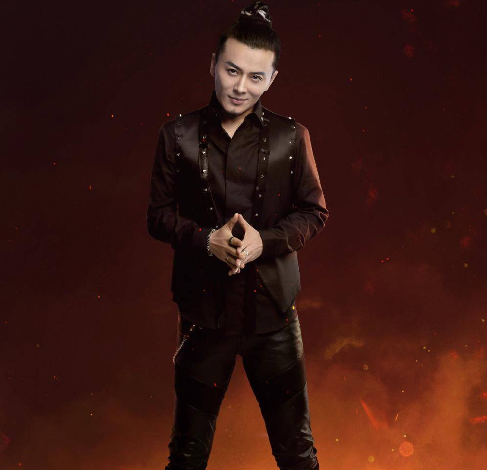 尹正|《披荆斩棘》开播，尹正霍尊梳马尾，赵文卓穿背心露手臂肌肉