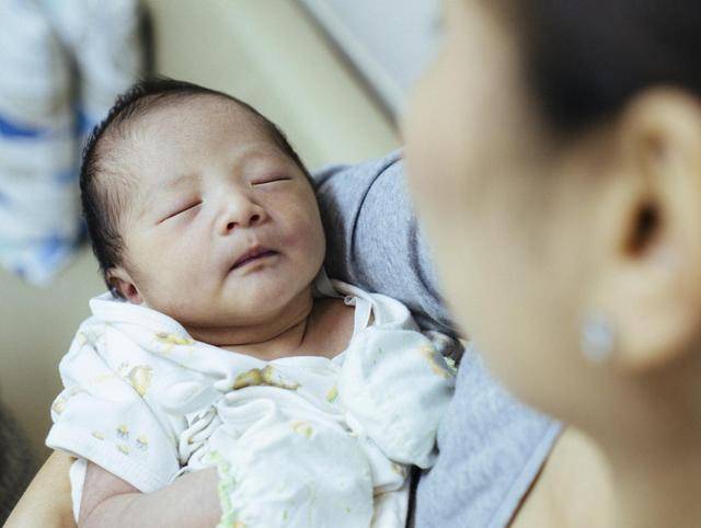 子宫|产后恶露“淋漓不尽”,超过这个时间要看医生,4招有助促排恶露