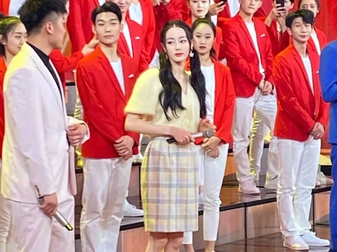 仙女|五四晚会彩排曝光！热巴穿一步裙跟吴磊同框，李沁小仙女造型超美
