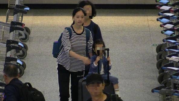 黑色|沈佳妮虽然不演戏了，但是衣品一直在线，休闲装更是拿手