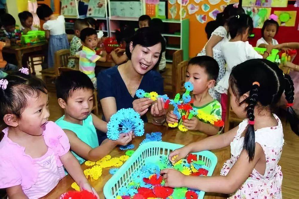 技能|若想孩子在幼儿园不受委屈，少不了4个必要条件，大人别忽视