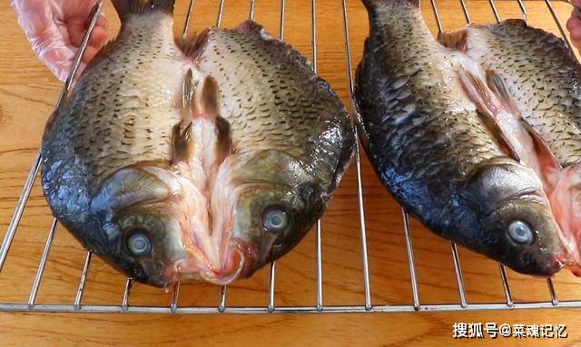 酱板鸭|湖南正宗手撕酱板鱼：酱香味十足，香辣够味，比买的更好吃，解馋