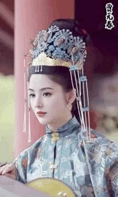 扮相|方媛七夕穿古装韵味足，仿若天外飞仙超惊艳，扮相不逊于明星演员