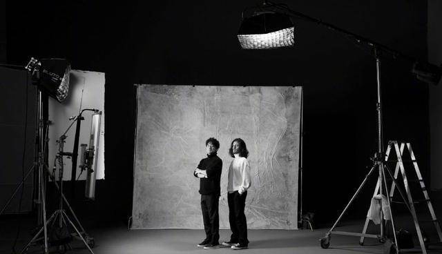 黑色|周华健的混血儿子,长相比爸爸还男人味,一家子高颜值穿得更时尚