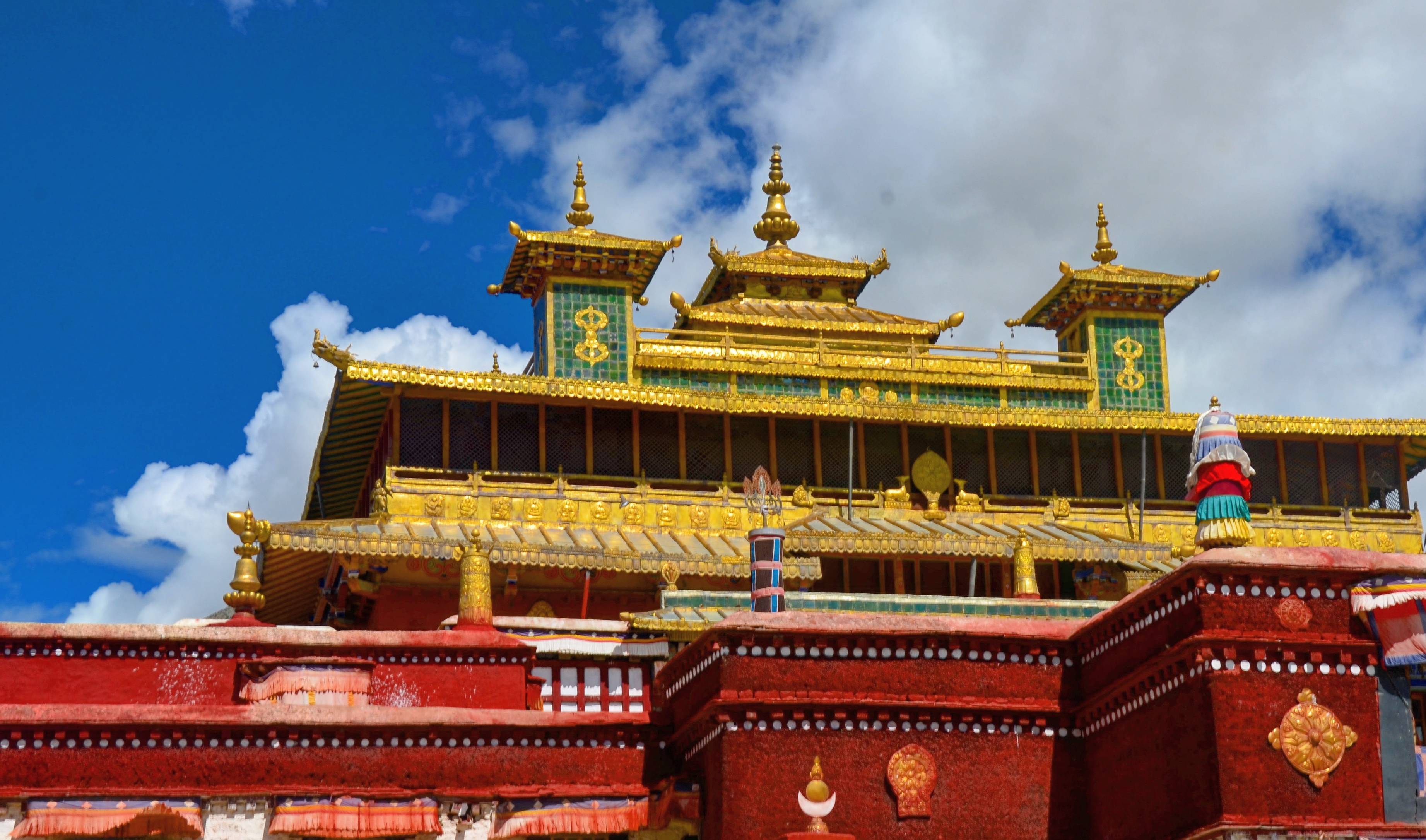 西藏第一座寺庙，历史比拉萨大昭寺还有悠久，竟因一声惊呼而命名