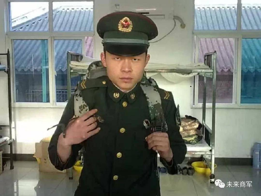 给军人当共妻小晚 成为了特种兵的共妻