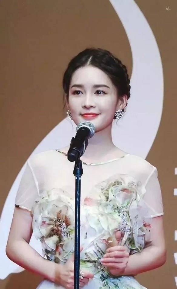 电影节|霍思燕姚晨电影节红毯，看惯了精修图，生图穿搭一个比一个不能打