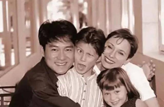 黑色|周华健的混血儿子,长相比爸爸还男人味,一家子高颜值穿得更时尚