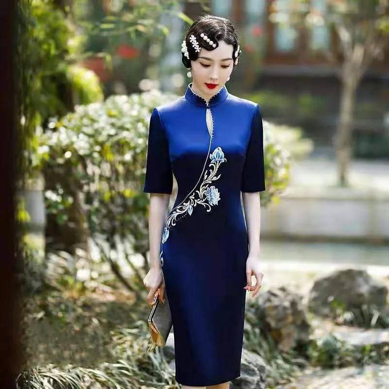 年龄段|每个年龄段的旗袍女子都能散发不同的美，沉淀着一种浓浓的中国美