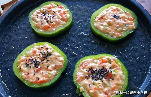 蔬菜|早餐新做法：2个青椒，2个西红柿，简单易做好吃又入味，真解馋
