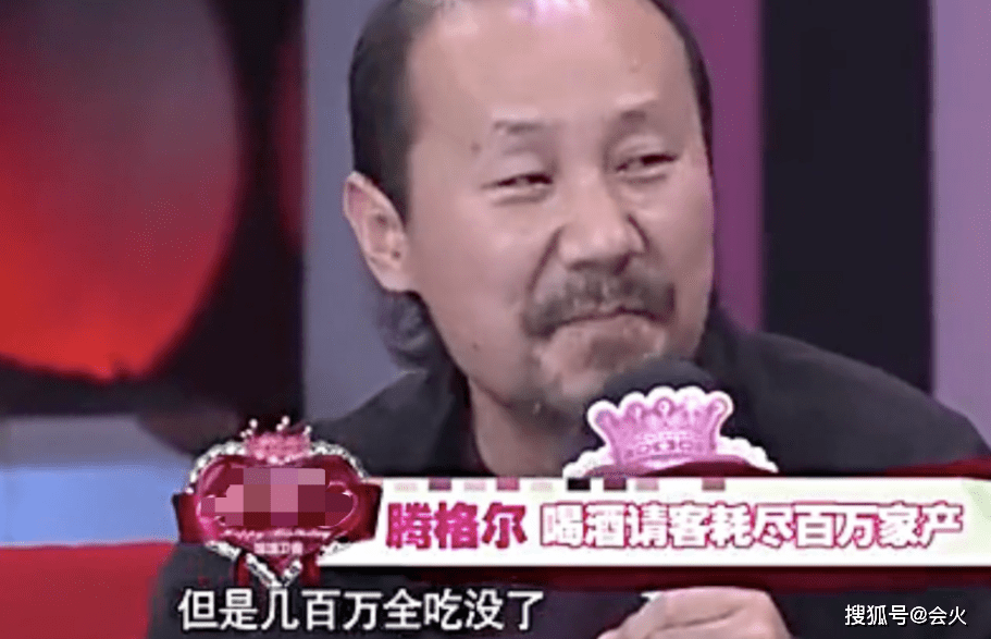 腾格尔|“歌王”腾格尔私宅内景曝光！客厅大树近3米，墙上苍蝇拍接地气