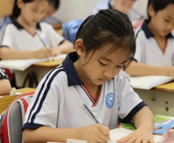 家长|中小学又迎来新规定，孩子们听后愁眉苦脸，家长却拍手叫好