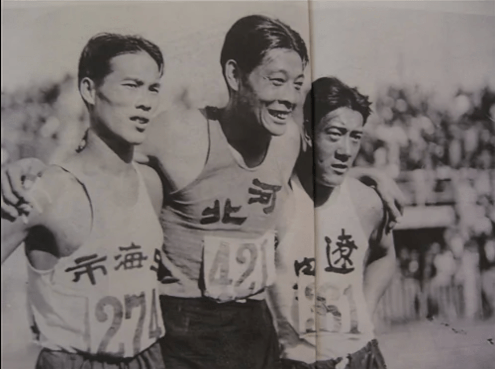 社会|男人衣柜中百搭的白背心