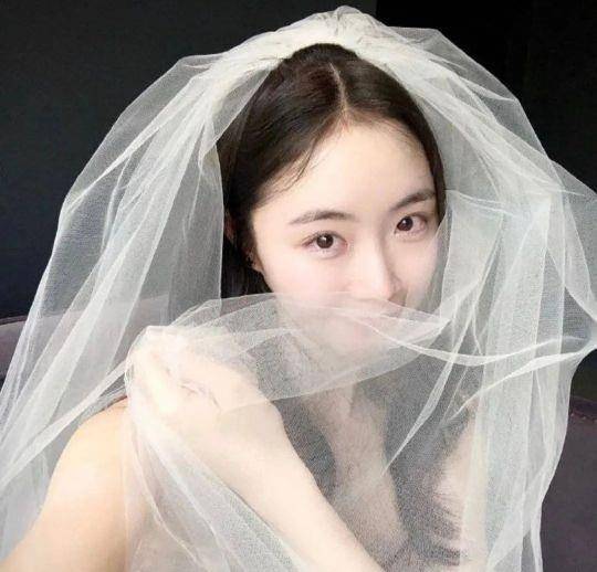 陪女友的闺蜜试婚纱_闺蜜婚纱头像(3)