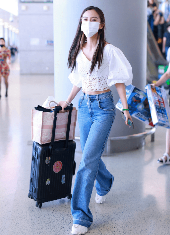 气息|又被杨颖的细腰折服了！袖子和衣身“一样宽”，依然能穿出瘦削感