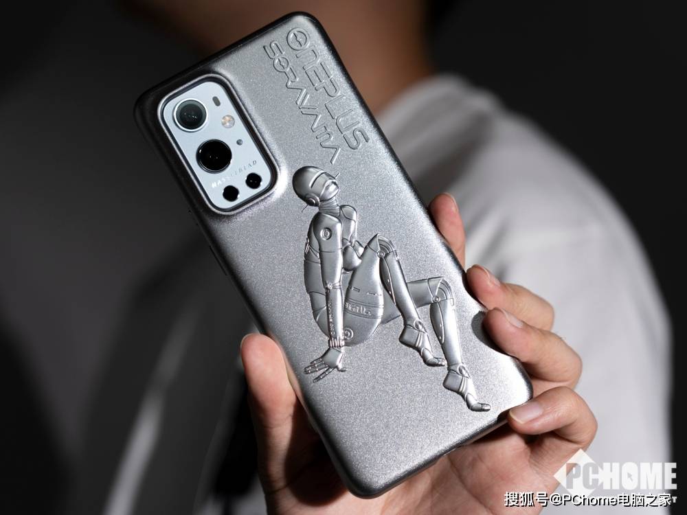 未来|一加9 Pro x 空山基闪银限定套装：未来感拉满