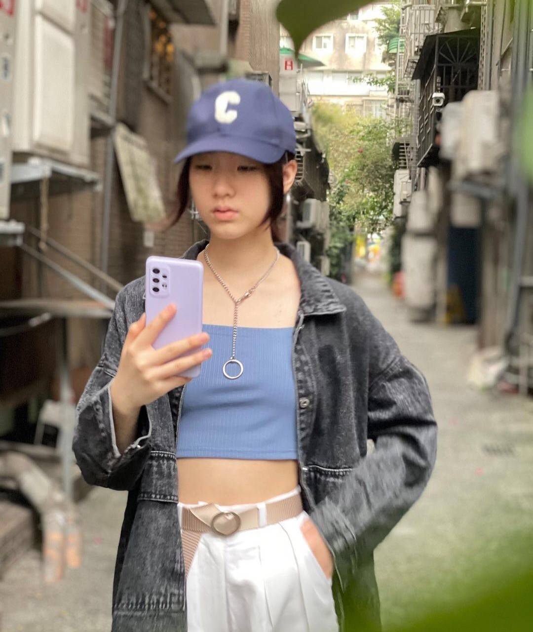 许老大|小s大女儿这次真的美到我！穿迷彩上衣炫耀细腰，身材连妈都羡慕