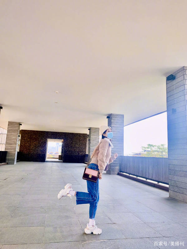 漂亮|杨紫校园写真曝光，丑丑的校服穿出惊艳感，是漂亮学姐没错了