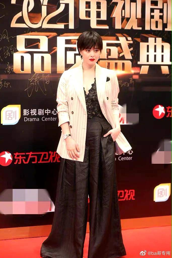 黑色|又是红毯斗艳！倪妮秀美背，毛晓彤又仙又欲，都难敌杨紫一个扭腰！