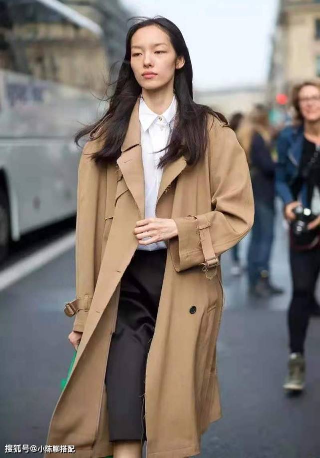 颜色|初秋到来,风衣安排上!2个穿搭重点3个搭配思路,时髦又高级