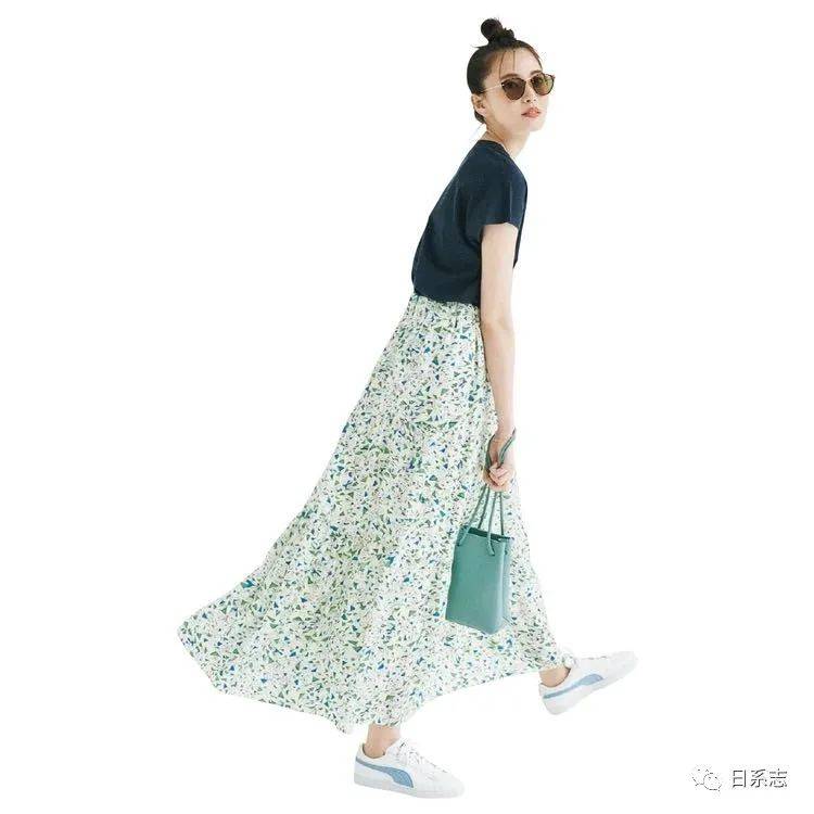 色调|显瘦的黑T恤来啦!简单的搭配,也有意外惊喜