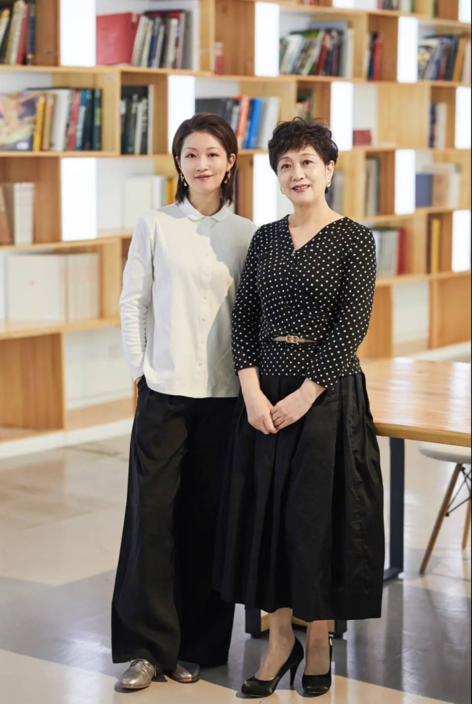 裙子|中年女人裙子这样穿搭，很显年轻