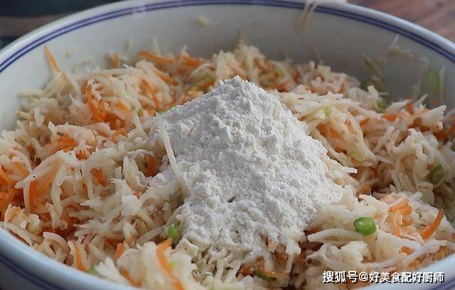 蔬菜|用莲藕和胡萝卜做早餐，好吃到不想放筷子，筋道柔软又带一丝香甜