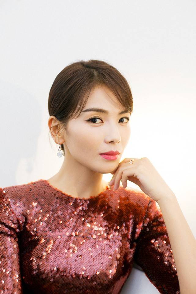 设计|没有刘涛的身材别穿亮片裙，不仅显胖看着还俗气，好在刘涛身材好