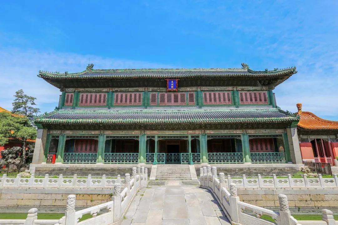 故宫里的藏书楼文渊阁图源 | 图虫创意然而,乾隆命人编纂《四库全书》