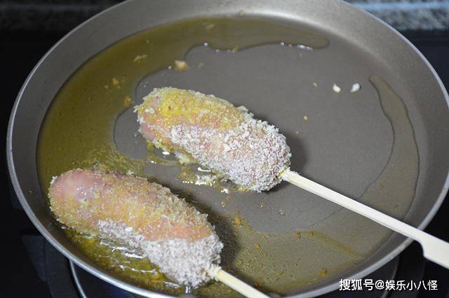 做法|孩子大人都喜欢的香脆烤肠，比街边炸香肠好吃N倍，做法简单