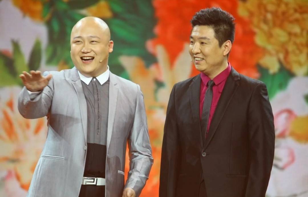 曾经是地方台的主持人,如今成为补习班的老师,因扰民遭居民举报_大新